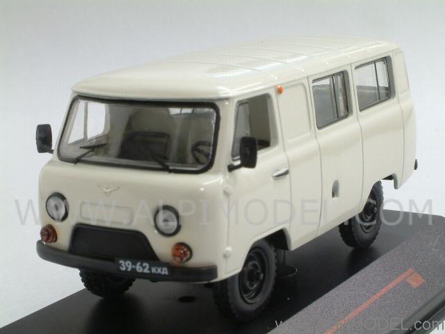 IST021 UAZ 452 Minibus 1980 